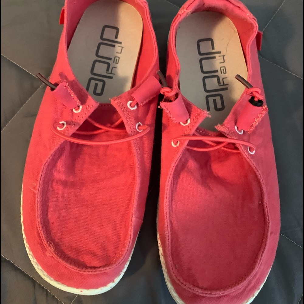 Pink hey dude’s